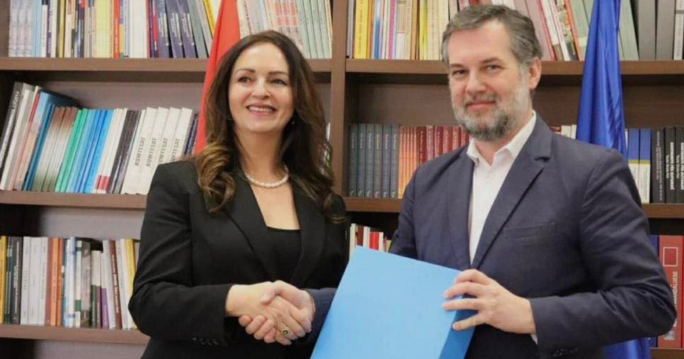 Gjetjet në Ministrinë e Arsimit  Mbi 225 mijë euro pagesa u nënshkruan nga zyrtari i paautorizuar