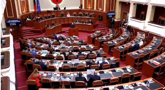 deputetet-e-pd-kendojne-ne-kor-rama-jep-doreheqjen-manja-i-dirigjon