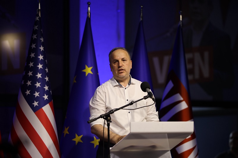 Azizi i reagon Ramës   Po ç pati ky tani me kosovarët dhe tetovarët  ncncnc  