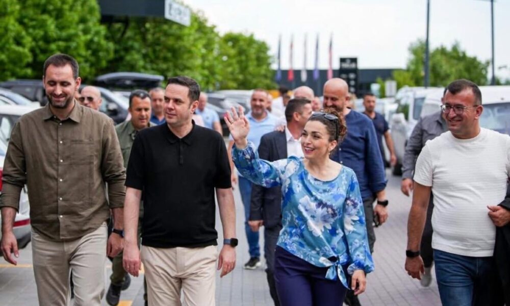 Vjosa Osmani falënderon aktivistët në Istog  Është vetëm fillimi