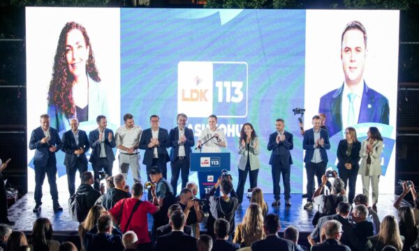 Abdixhiku pas tubimit në Dardani  Prishtina po flet qartë   energji e një shprese që po lindë gjithandej Kosovës