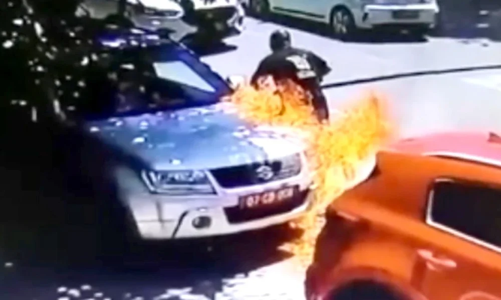 MPB  Është ndaluar personi i cili ka djegur automjetet para ambasadës së Bullgarisë në Shkup