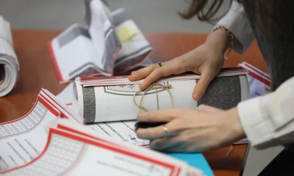 kqz-del-me-detaje-per-votat-me-poste-tregon-sa-jane-numeruar-e-sa-jane-anuluar-ne-procesin-e-verifikimit