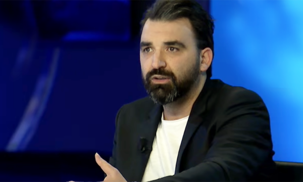 mehmetaj-gazetarja-u-largua-nga-rtk-pasi-iu-kerkua-te-prodhonte-me-inteligjence-artificiale-nje-storje-se-sami-lushtaku-e-kishte-sulmuar-me-veture-albin-kurtin