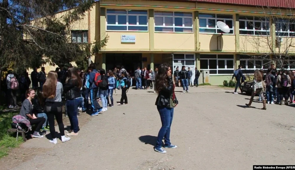 Rreth 12 mijë vende të lira në shkollat e mesme  nesër afati i dytë i regjistrimit