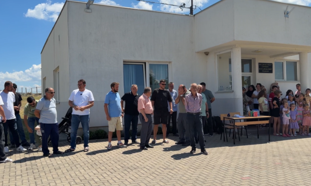 Protestë kundër mbylljes së shkollës fillore në Kosturnik  Banorët me peticion deri te Komuna Kumanovës dhe Ministria e Arsimit