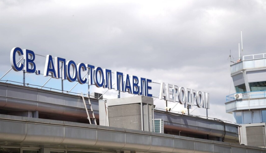 incident-ne-aeroportin-e-ohrit-punetori-bie-nga-catia