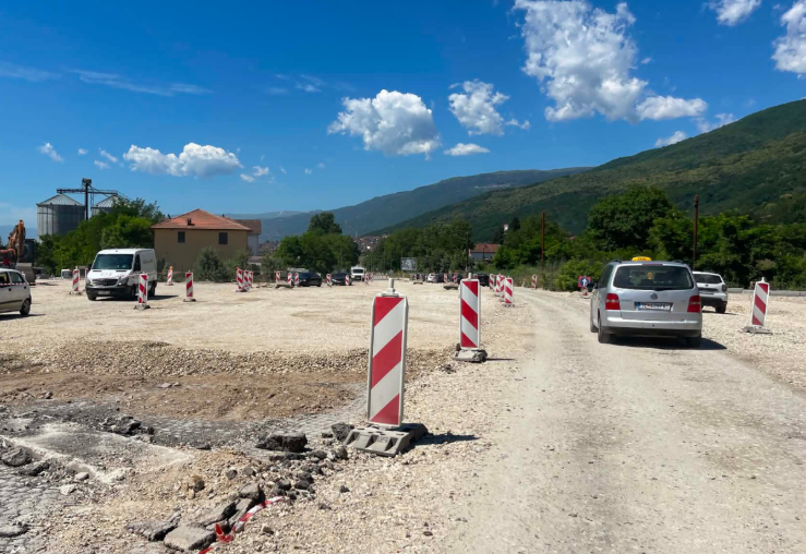Punimet e qarkores së Tetovës në Neproshten zvarriten me muaj  banorët  Po malltretohen mijëra qytetarë