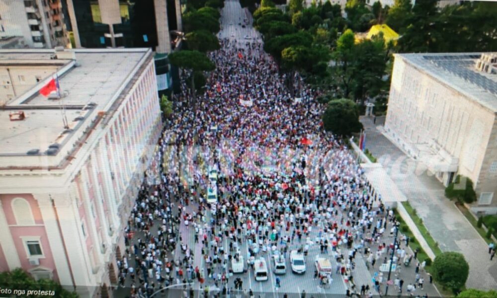 FOTOLAJM  Protesta në ditën e 15 të  ja sa është pjesëmarrja