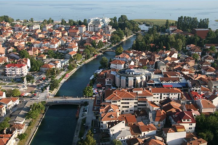 Skandaloze   Mbrëmjet Strugane të Poezisë  me njoftime e ftesa vetëm në gjuhën maqedonase