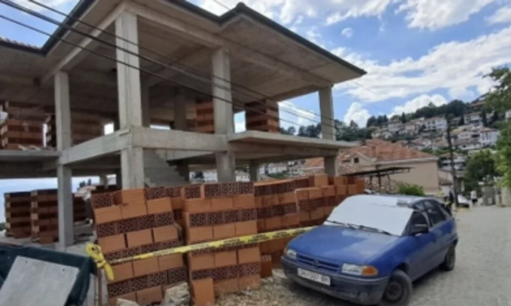 Ministria e Transportit  Inspektorati do të heqë objektin e paligjshëm në qendrën e vjetër të Ohrit
