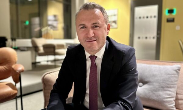 Zulfaj  Bllokada në Kuvend rrezikon humbjen e rreth 60 milionë eurove nga Plani i Rritjes i BE së