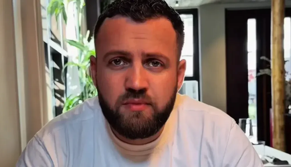 Luiz Ejlli i bashkohet protestës në Tiranë  mesazhi i tij po bën xhiron e rrjetit
