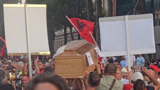  Protesta me arkivol na kujton 1997 ën   socialisti  Ka individë të paguar nga klanet e luftës hibride