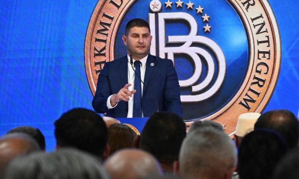 Faton Pollozhani akuzon për presion ndaj administratës në Komunën e Strugës  i bën thirrje Mendi Qyrës ta ndalojë praktikën