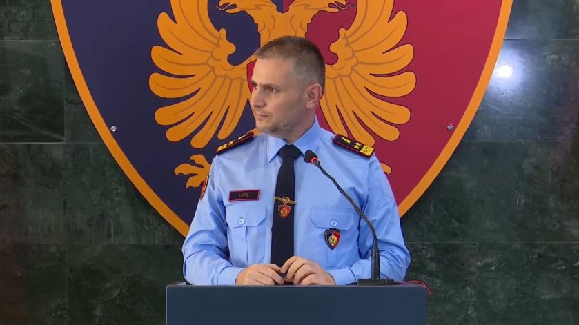 Zyrtarët e  VLEN  s u lejuan të hyjnë në Shqipëri  Drejtori i policisë sqaron  Një person kishte probleme  3 të tjerët u kthyen vetë pas
