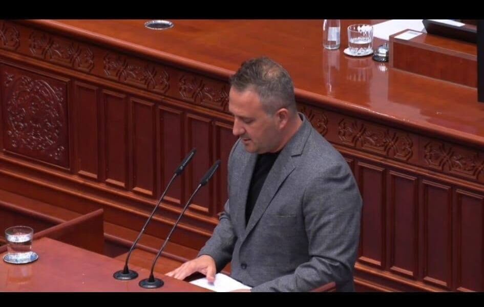 Deputeti i VLEN it shpërthen ndaj Berat Buzhalës  Imagjinoni kur të sulmon megafoni i propagandës serbe 