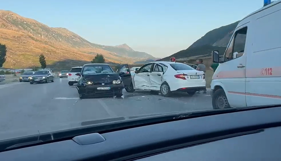 tjeter-aksident-ne-aksin-gjirokaster-tepelene-perplasen-dy-automjete