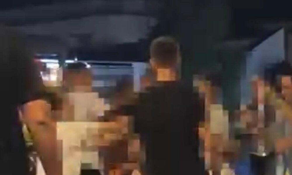 Rrahje masive në sheshin e Skënderajt  disa të rinj bëhen  llom   Video 