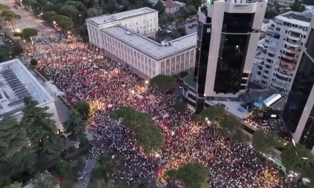 VIDEOLAJM  Pamjet me dron  Ja sa ishte pjesëmarrja në protestë në orën 20 30