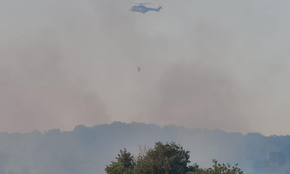 zjarret-ne-shengjin-operacion-me-helikoptere-per-shuarje-zjarresh