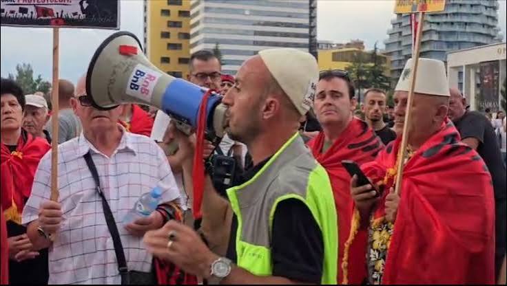 Nis grumbullimi i qytetarëve në sheshin  Skënderbej  për protestën e 36 radhazi kundër qeverisë