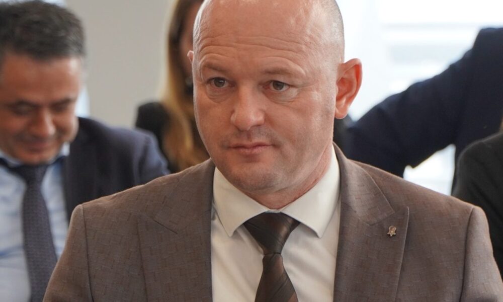 Në gusht hapet shpallja për pasardhësin e Islam Abazit