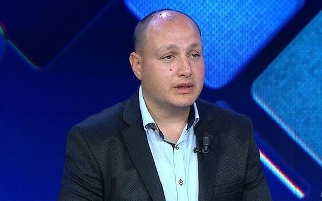 Gazetari i njohur në Shqipëri humb jetën në aksident rrugor