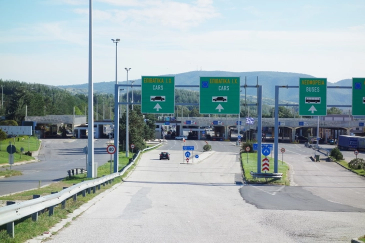 Trafiku pa pengesa në rrugët e vendit  30 minuta pritje në Bogorodicë