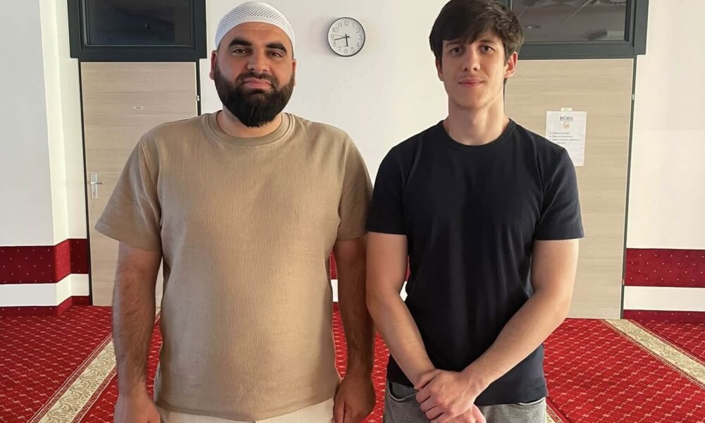Hoxha nga Skenderaj  Elbasan Xani  Një i ri austriak pranoi Islamin