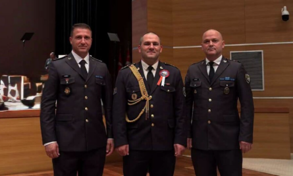 Oficerë të FSK së diplomojnë në Republikën e Turqisë