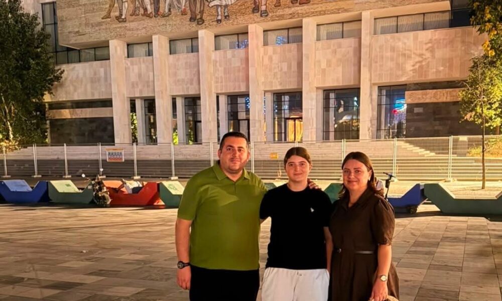u-tha-se-iu-ndalua-hyrja-ne-shqiperi-zv-sekretari-hasim-murtezani-publikon-foto-nga-tirana