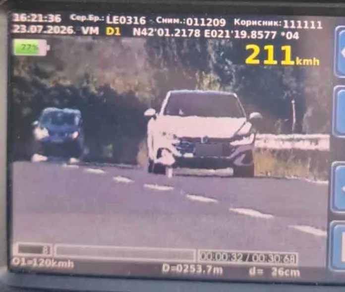 18 vjeçari kapet me 211 km h në Shkup Tetovë  policia ia konfiskon veturën dhe e arreston