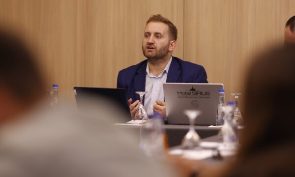   Ka disa probleme    Shala  Projektligji për Byronë përdor formulime të paqarta  lihet hapësirë për interpretim