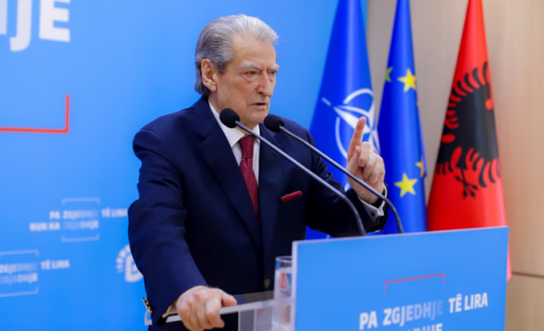 Berisha  Shqipëria ta shpall  non grata  ministren e Vuçiqit