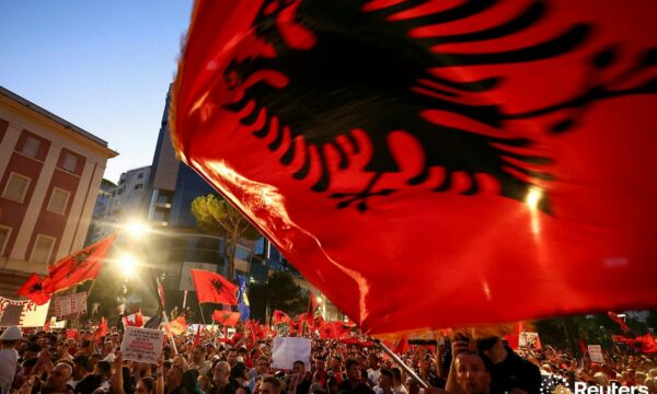 per-te-49-en-dite-protestohet-ne-tirane-keto-jane-pese-kerkesat-per-ndaljen-e-protestes