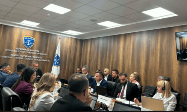 Shtyhet mbledhja e KGJK së  mungesa e kuorumit pengon trajtimin e dorëheqjeve të gjyqtarëve serbë
