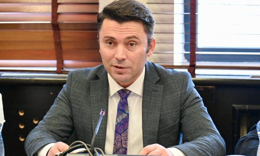 Rrustemi  Politika e Albinit po e përmirëson edhe PDK në  arrestimet e serbëve për kri me lufte do të vazhdojnë