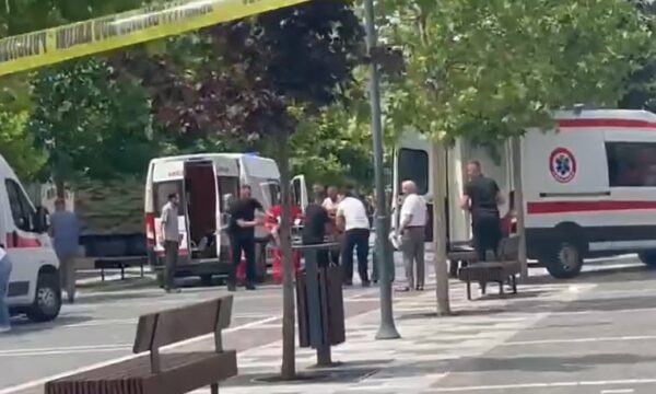 28 gëzhoja në vendngjarje dhe arsenal armësh në shtëpi   Çfarë zbuloi policia pas plagosjes në Podujevë 