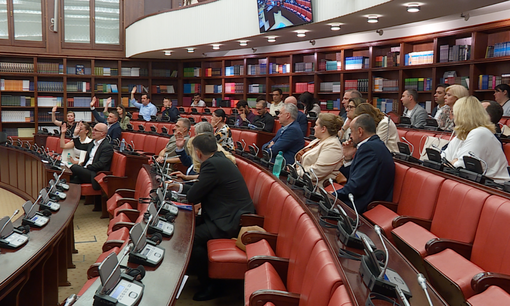 13-500-amendamente-dorezohen-ne-parlament-bllokohet-kodi-zgjedhor