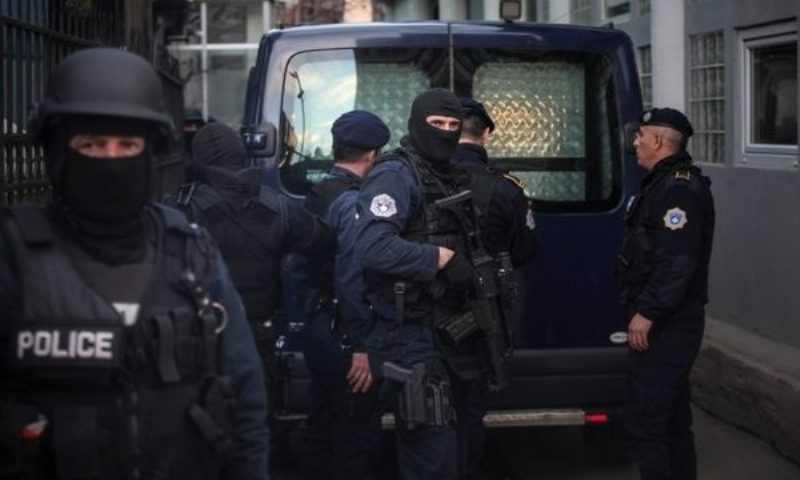 Detaje nga operacioni policor  Arrestohen nëntë persona  sekuestrohen para  armë  vetura dhe autobotë
