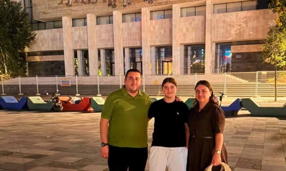 Murtezani  Ashtu siç ju premtova   Përshëndetje nga Tirana 