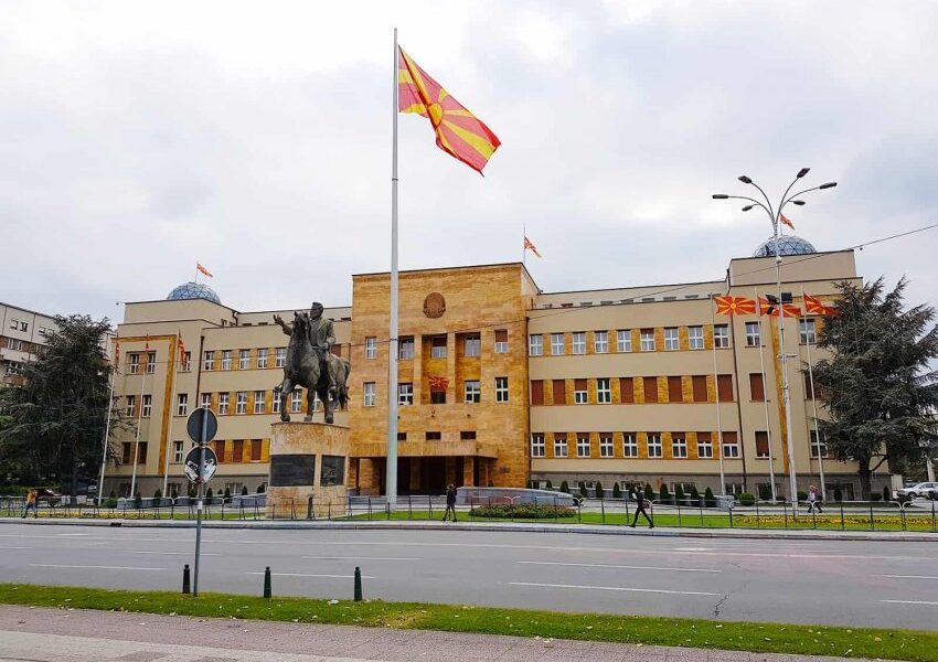 opozita-shqiptare-kerkon-terheqjen-e-ligjit-per-perfaqesim-te-drejte-kuvendi-e-le-ne-rend-dite