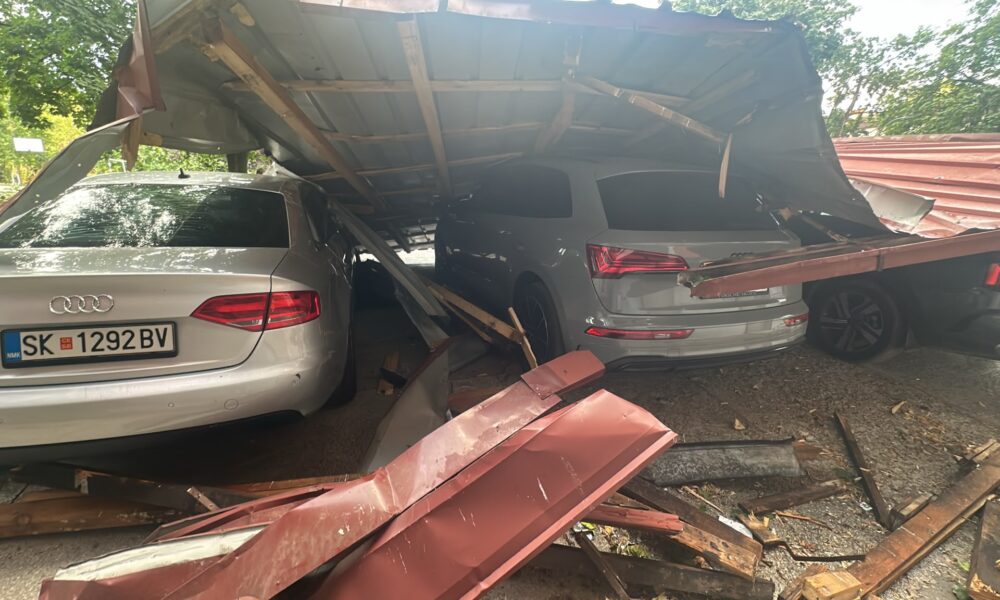 Stuhia bën  llom  dy vetura Audi në lagjen Fushë Tophanë në Çair