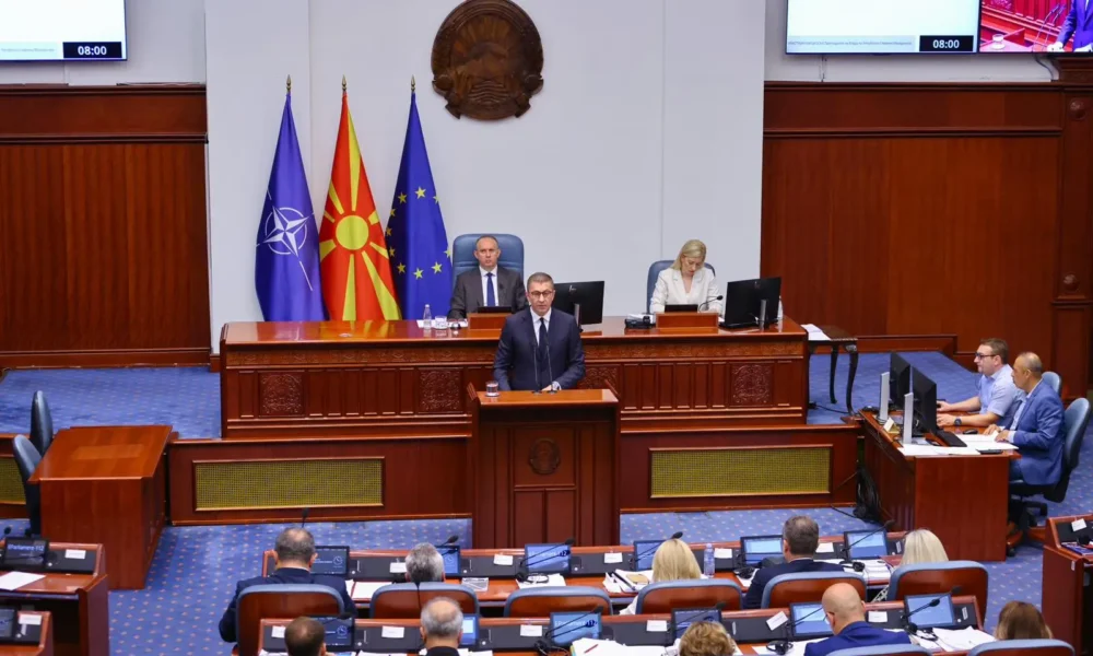 Stoilkoviqi sulmoi verbalisht disa deputetë  por ai vetë nuk kërkoi falje  në vend të tij e bëri Mickoski