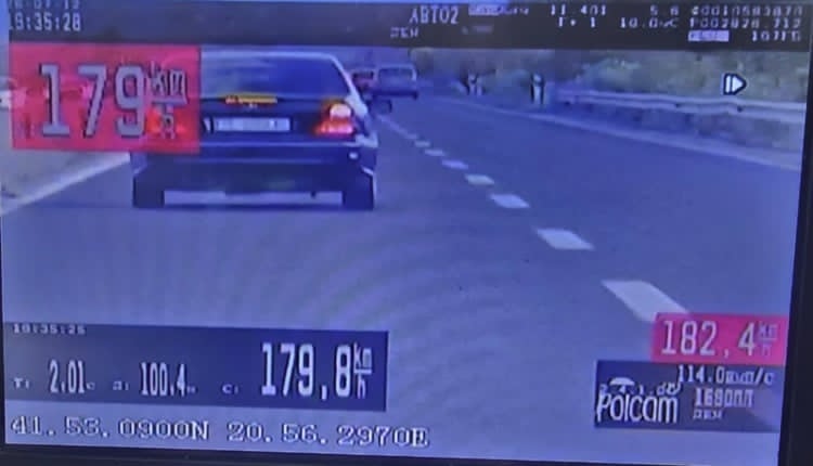 Voziste 179 km orë  aty ku lejohej 80 km   shoferi arrestohet dhe i merret vetura