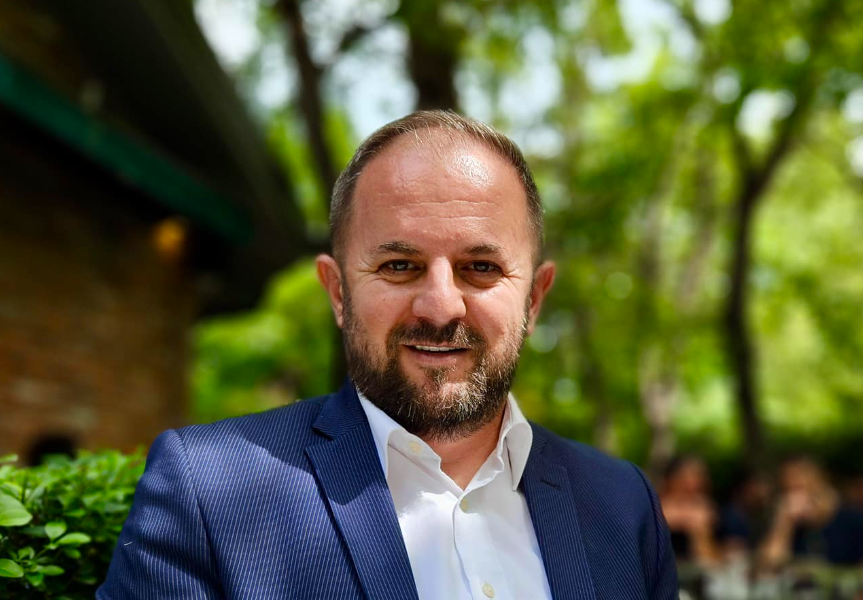 raci-reagon-per-ndalimin-e-zyrtareve-te-vlen-ne-kufirin-e-shqiperise-nese-lidhet-me-protestat-eshte-veprim-antidemokratik