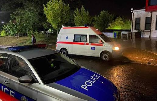 Ky është i dyshuari i arrestuar për goditjen me thikë të 30 vjeçarit  B M   në Mitrovicë  Emri 