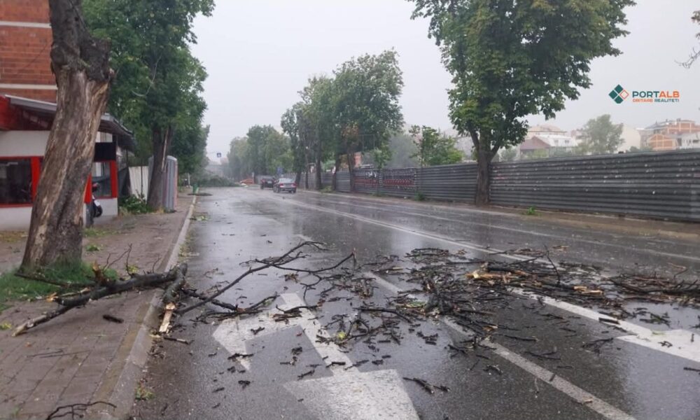 Stuhia që e  lavëroi  Shkupin ishte me shpejtësi 130 km h