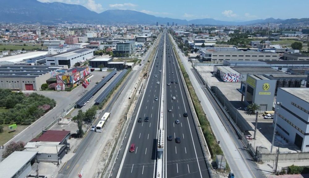 shqiperia-me-mbi-1-milion-mjete-rrugore-ja-qarqet-me-me-shume-automjete-dhe-marka-qe-dominon